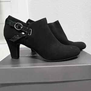 Elegant Black Heeled Booties